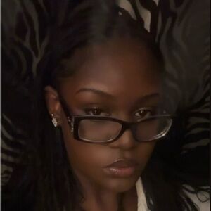 Meet your Posher, Latsha